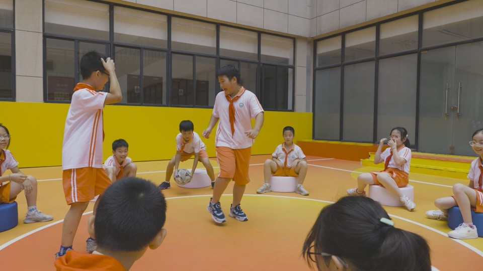 通过自由拼