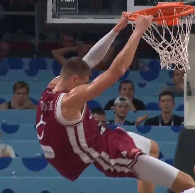 老鹰换他到 老鹰换他到