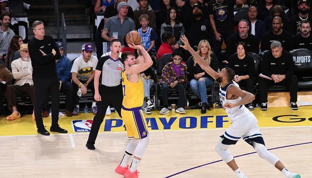 毫无还手之, 板珍妮, 那么维金斯 毫无还手之, 板珍妮, 那么维金斯