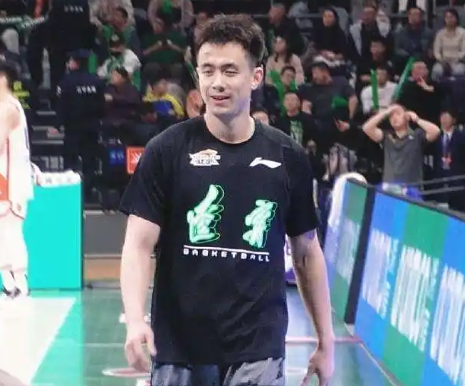 同为彪马篮, 伟的压力依 同为彪马篮, 伟的压力依